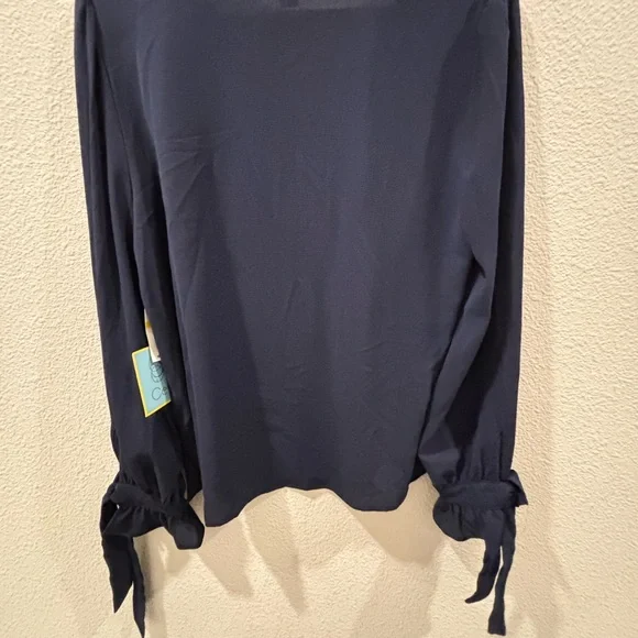 Cece  Olive Green and navy blue V-Neck Blouse with Tie Cuffs 2 pieces - Picture 15 of 15